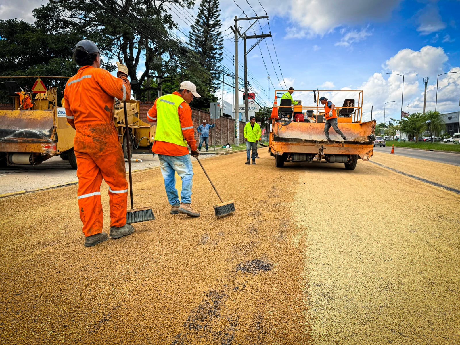 Imagen de noticia: Lluvia no frena obras: avanzan trabajos viales por etapas para garantizar la circulación en la ciudad